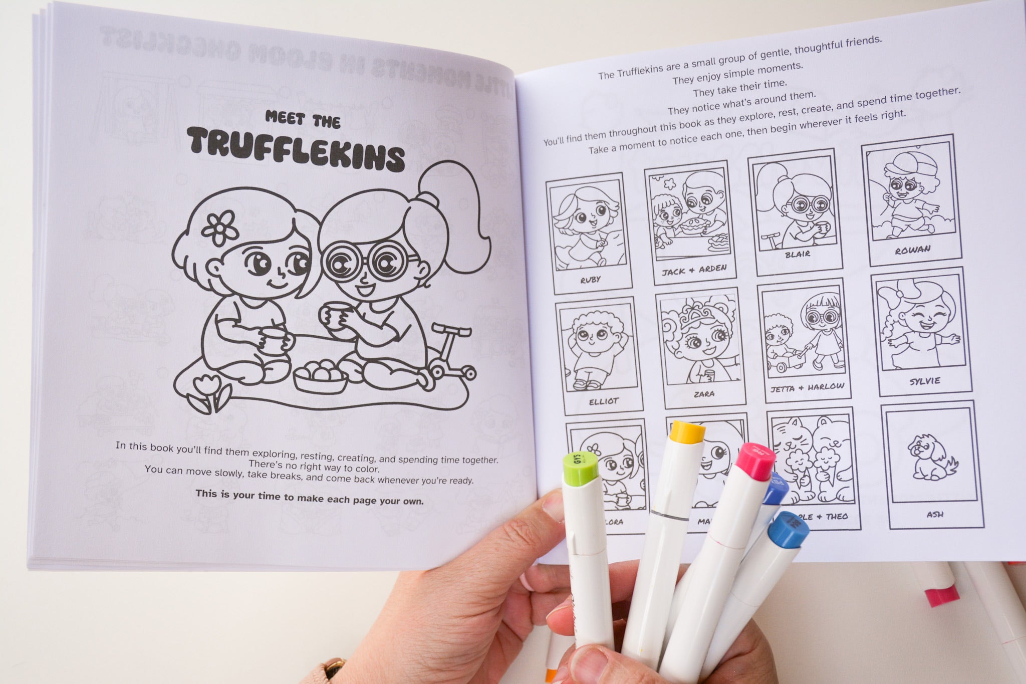 Little Moments in Bloom: A Cozy, Bold and Easy Coloring Book for Adults and families for Relaxation